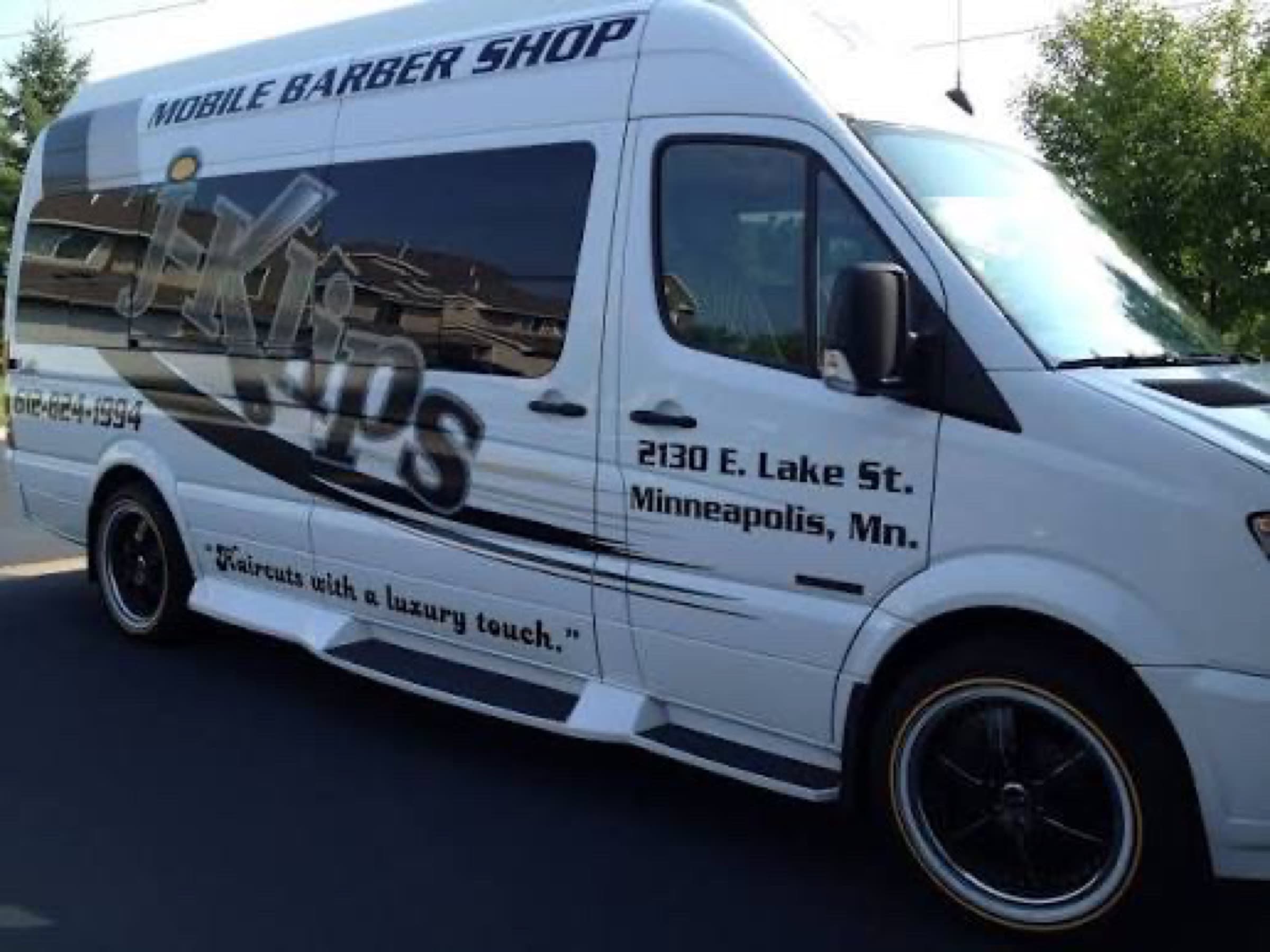 J-Klips mobile barber van